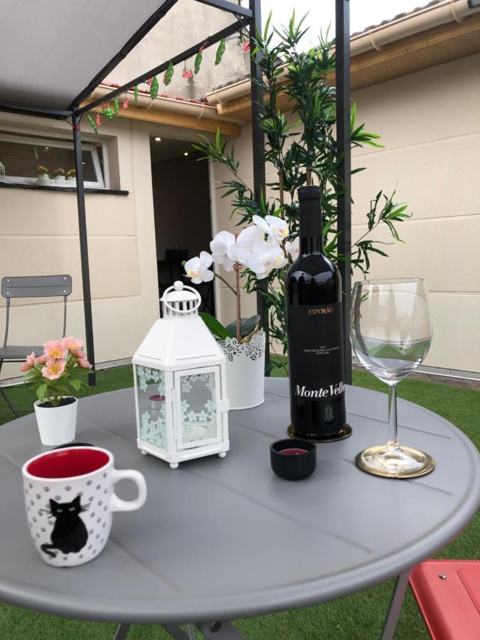 Paris-Eiffel, Bienvenue -Terrasse -Netflix Lägenhet Pantin Exteriör bild